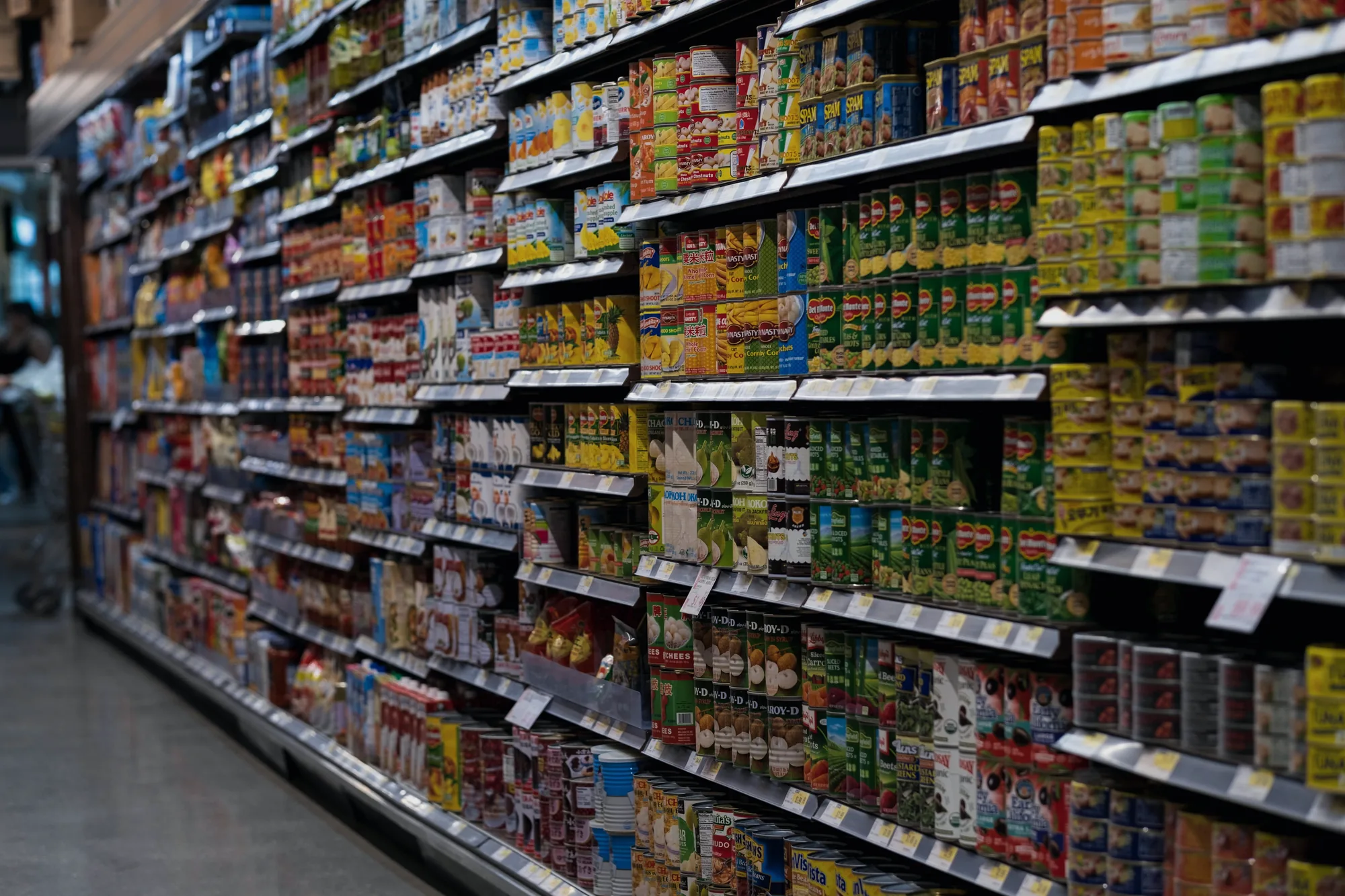 Rayonnage de magasin entretenu par NR PROCLEAN